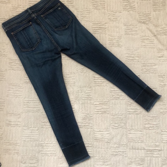 Rag & Bone / JEAN 10 inch capri, Style Modele in Color Stanwix
Size 29 - Picture 9 of 16